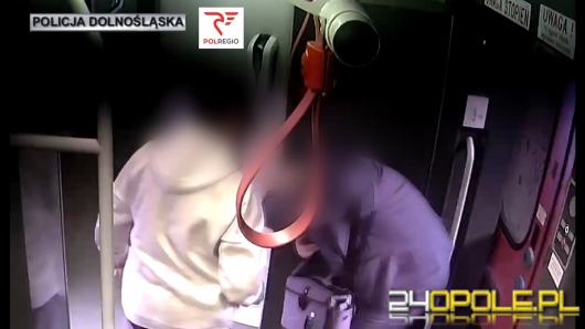 Pasażer pobił kierownika pociągu z Kędzierzyna-Koźla. Kolejarz stracił dwa zęby WIDEO