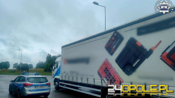 Jeździł zygzakiem autostradą. Pijany kierowca TIRa złapany