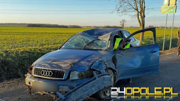 Opole-Sławice: zderzenie na ul. Opolskiej. Jedno z aut dachowało, lądował LPR