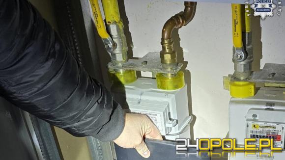 Zapukali w nocy do mieszkania, pobili mężczyznę i ukradli mienie