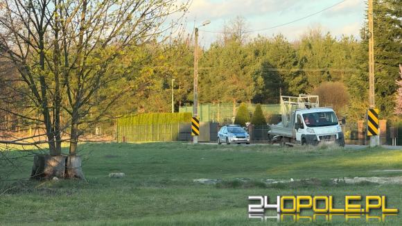 Porsche wjechało w budynek na ulicy Oświęcimskiej. Kierowca odjechał