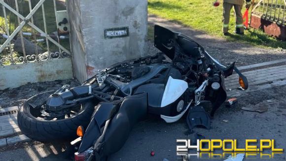 Motocyklista ranny po zderzeniu z autem w gminie Pokój
