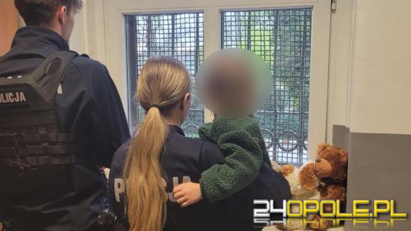 Zaopiekowali się 3-latką, która sama spacerowała po mieście