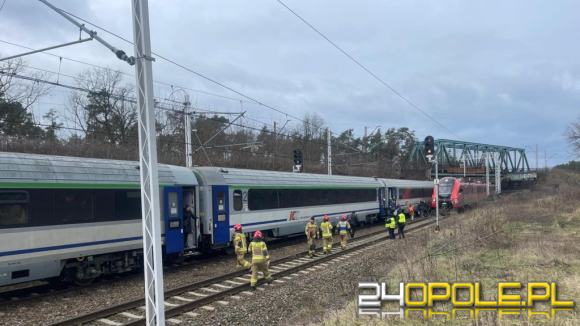 Kilkuset pasażerów objętych ewakuacją po zdarzeniu na linii kolejowej