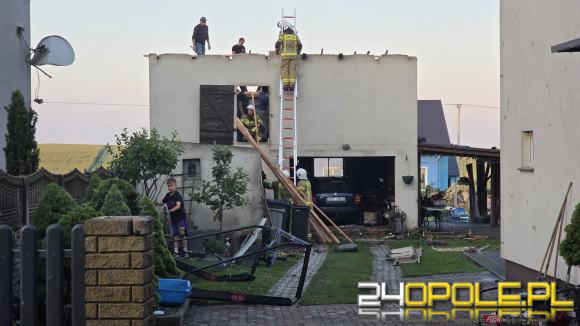 Burza nad powiatem strzeleckim. Uszkodzone dachy w Balcarzowicach, utrudnienia na A4