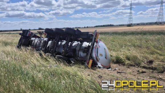 Ciężarówka wypadła z jezdni na A4. AKTUALIZACJA 