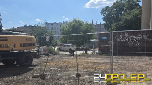 Przy Ozimskiej prace wrą. Ten plac długo czekał na uporządkowanie