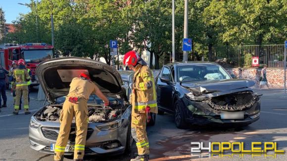Zderzenie dwóch aut na skrzyżowaniu Kośnego i Katowickiej w Opolu