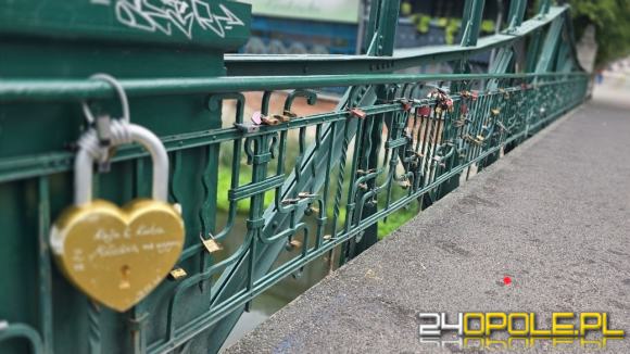 Z Mostu Groszowego znikają kłódki. Powodem ochrona zabytkowej przeprawy