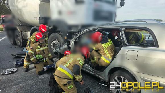 Wypadek na DK94 w Strzelcach Opolskich. Jedna osoba ranna. Droga zablokowana 