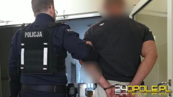 Nie było obiadu, więc bił matkę drewnianym kijem. Syn znęcał się nad 53-letnią matką