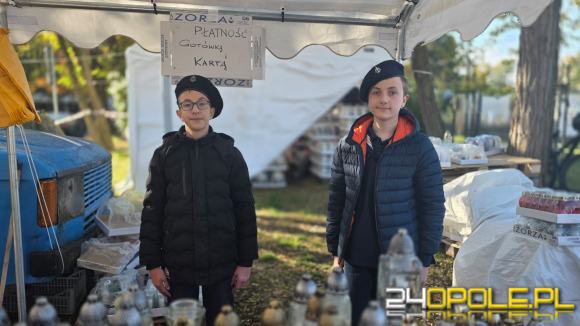Harcerska barka czeka na powrót do Opola. Pomóc można, kupując znicze i stroiki