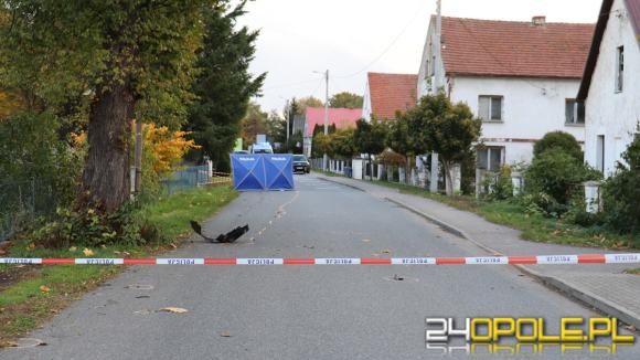 Śmiertelne potrącenie w Szadurczycach. 50-latek leżał na jezdni, kierowca odjechał