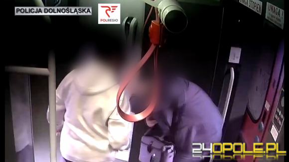 Pasażer pobił kierownika pociągu z Kędzierzyna-Koźla. Kolejarz stracił dwa zęby WIDEO