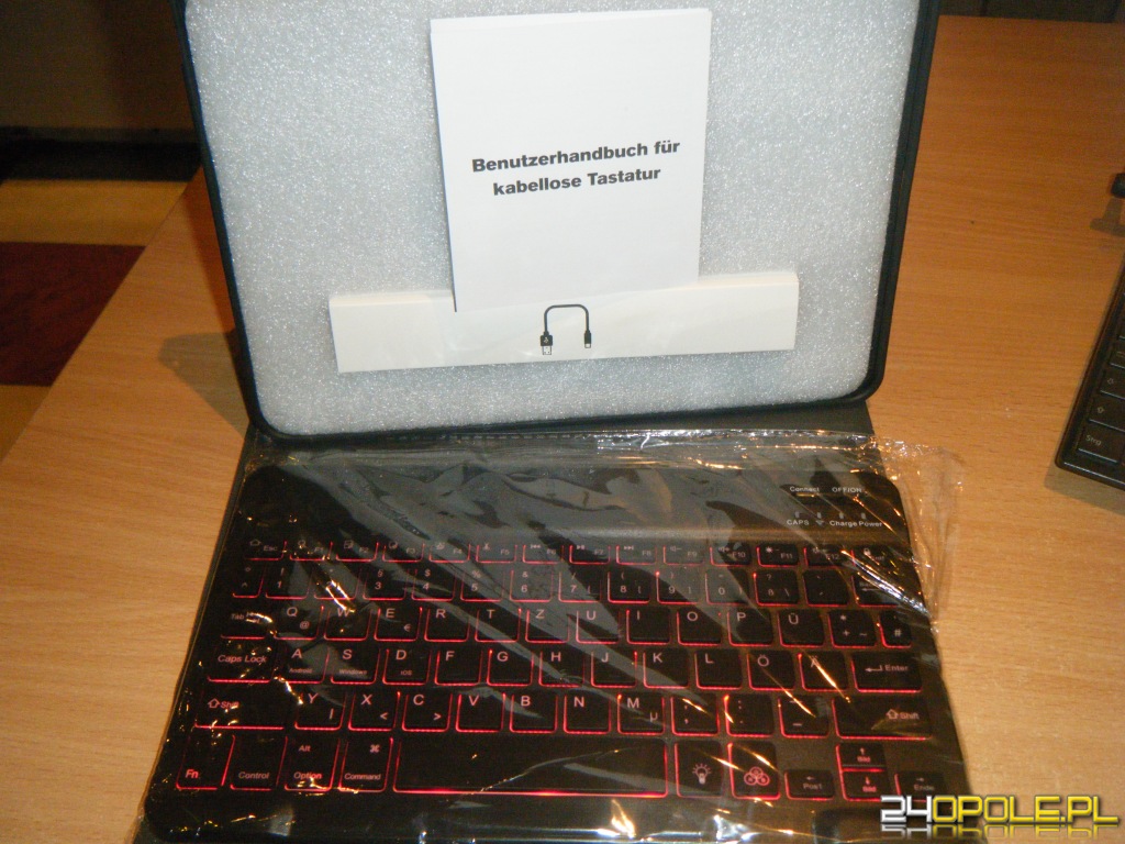 ETUI i KLAWIATURA do APPLE IPAD AIR 5 4 10.9 2022