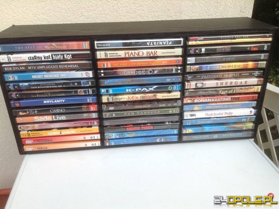 Kolekcja oryginalnych filmowych płyt DVD i kontenerek