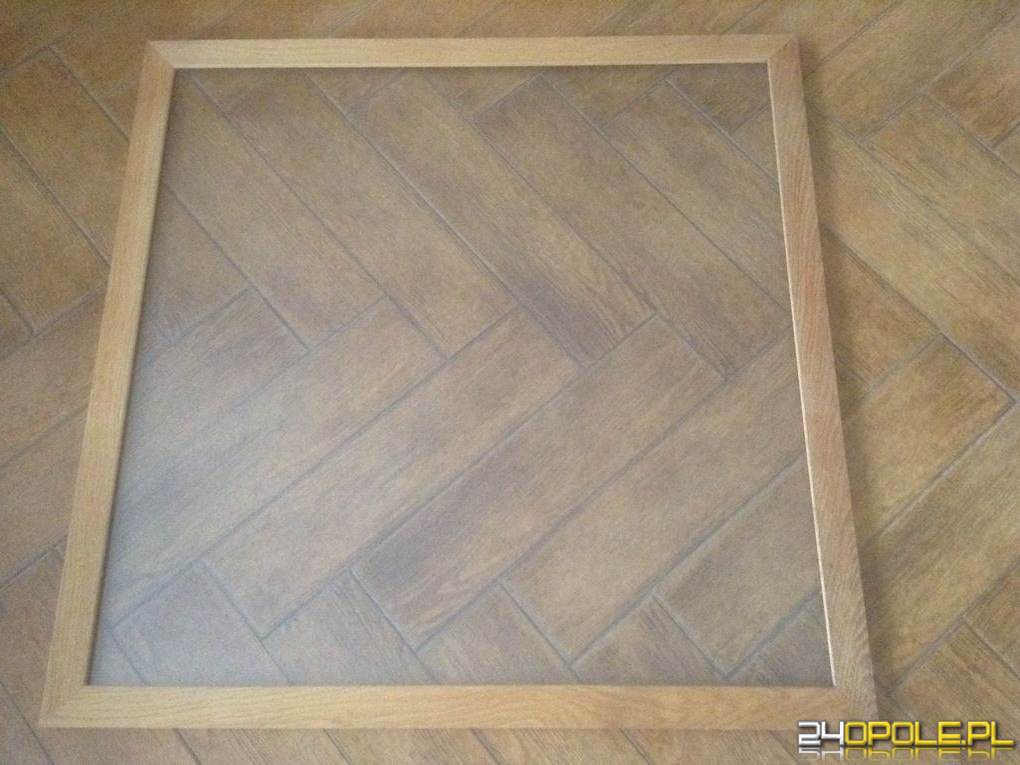 Rama drewniana do obrazu z oszkleniem o wymiarach: 75x 75cm,/wew70 x70cm /