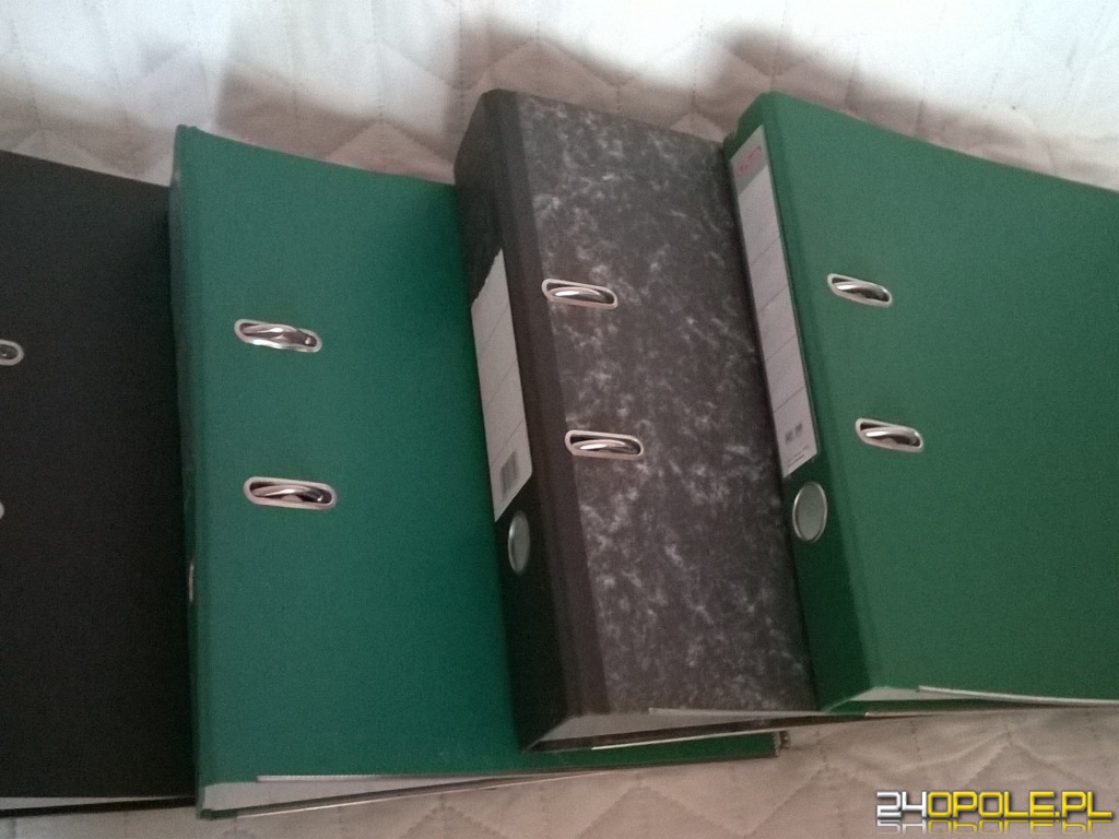trzy nowe segregatowy