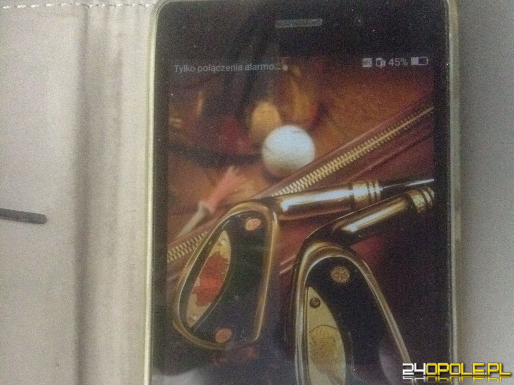 Telefon komórkowy z etuii - HUAWEI  model:ALE-L21, system android.