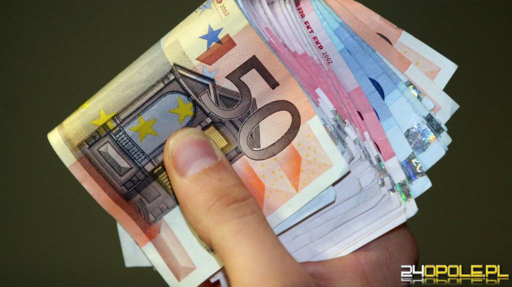 Wir bieten Kredite im Bereich von 6.000 bis 650.500.000 PLN/EUR an.