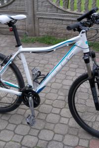 Aluminiowy rower górski CUBE  koła 26.  .