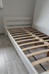 Łóżko sosnowe białe używane 120 cm x 200