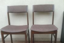 Zestaw 2szt  krzesł drewnianych z tapicerką z tkaniny- PRL.