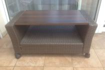 Stolik/ława rattanowy z półką i na obrotowych kółkach.