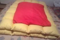 Zestaw gruba poduszka i kołdra pikowana z pierza.