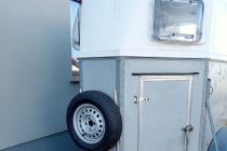 Przyczepa do transportu koni, zwierząt