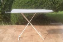 Składana deska do prasowania z regulowana wys i wysuwaną podstawką na żelazko 