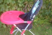 Składane krzesełko dziecięce do karmienia i zabawy.