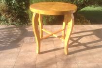 Stół okragły drewniany fornirowany.