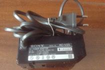 ładowarka sieciowa do akumlatowów zasilających kamerę SONY NP-70.