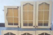 Drzwiczki drewniane z ozdobnym szkłem do szafek kuchennych