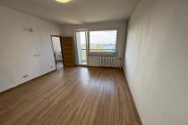 Kawalerka po remoncie z balkonem