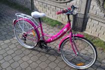 Ładny rower  dziewczęcy z koszykiem , koła 24