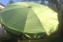 Parasol ogrodowy z uchylną czaszą o średnicy 320cm.