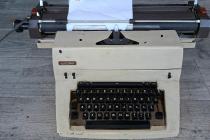 Maszyna do pisania Łucznik Model 1016 (1987 r.) ? szeroki wózek, PRL / Vintage