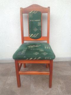 Krzesło z litego drewna z wysokim oparciem i miękką tapicerką -PRL.