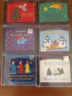 Płyty CD z kolędami w wykonaniu różnych zagranicznych artystów. 