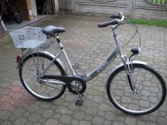 Aluminiowa damka  z koszykiem ,  koła 26 .