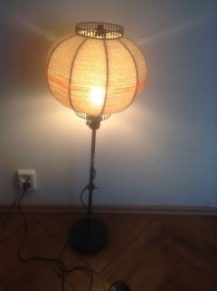 Lampa stojąca podłogowa z efektownym kloszem