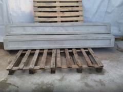 Podmurowka betonowa 250 cm x 25 cm x 5 cm. 