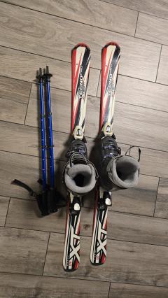 Zestaw narciarski dla dziecka (narty 120 cm, kijki, buty)