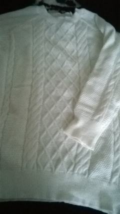 biały sweter-duży rozmiar