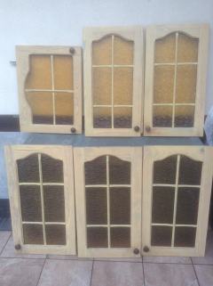 Drzwiczki drewniane z ozdobnym szkłem do szafek kuchennych