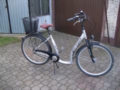 Ładny rower damski  z koszykiem koła 28