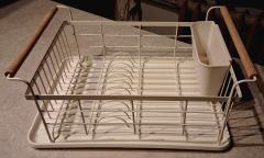 Suszarka do naczyń z elementami drewna
