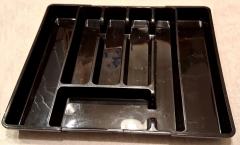 Czarny organizer na sztućce do szuflady kuchennej z rozsuwanym wkładem